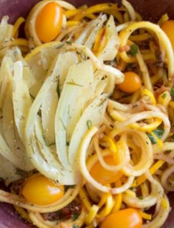 Yellow Squash Noodles with Tomato Basil Sauce