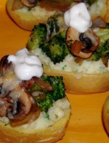 Knock Your Socks Off Stuffed Potatoes With Broccoli and Mushrooms