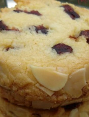 Almond and cranberry shortbread