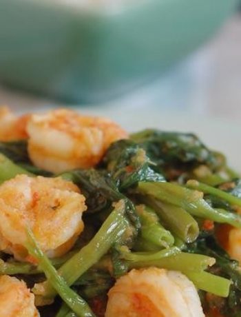 Stir-Fry Water Spinach With Shrimp Paste (Belacan Kangkung)