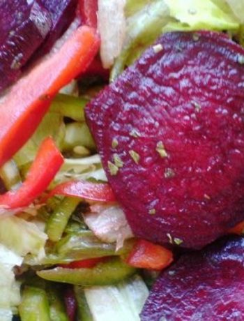 Beet Salad With Peppers and Lettuce