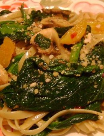 Baby Spinach With Fettuccini, Apricots & Walnuts