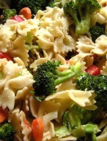 Farfalle With Broccoli, Carrots and Tomatoes