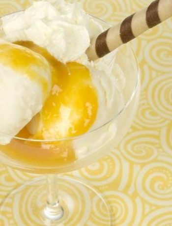 Cheesecake Ice-Cream With Mango Syrup
