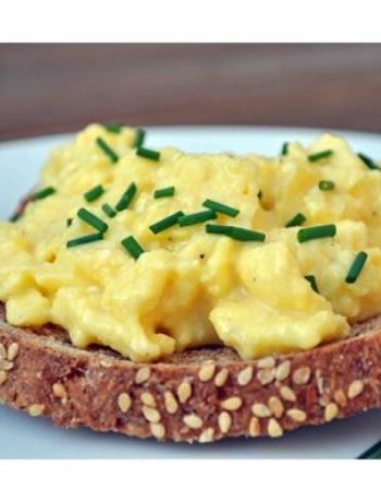 Easy Cheesy Scrambled Eggs