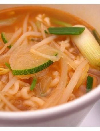 Hot and Spicy Noodles With Vegetables