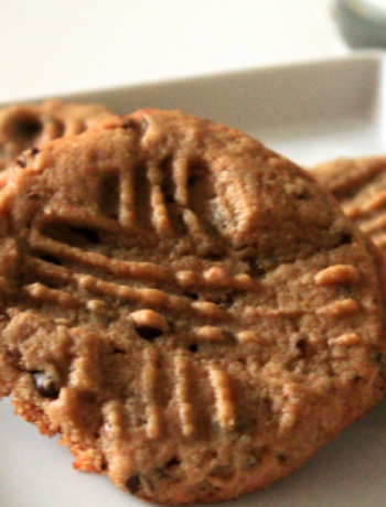 Peanut Butter Cookies with Flax Seeds and Chocolate