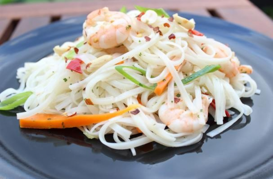 Rice noodle salad with sesame oil dressing