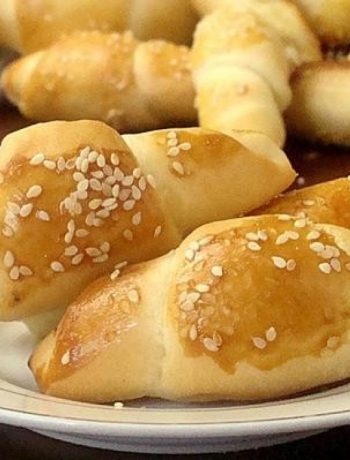 Croissants With Sesame Seeds (Kifli)