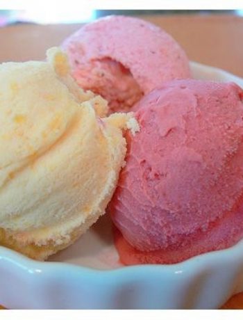 Fresh Fruit Ice Cream