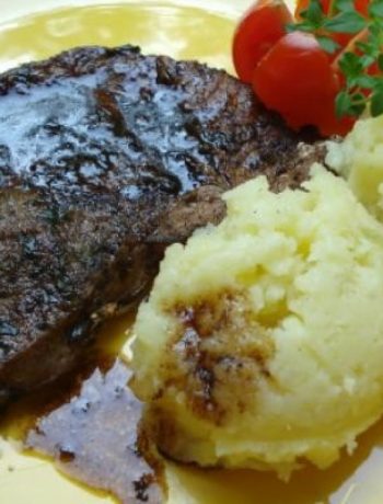 Cutlets with balsamic vinegar, thyme and Parmesan mashed potatoes