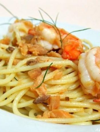 Spaghetti With Smoked Salmon and Prawns