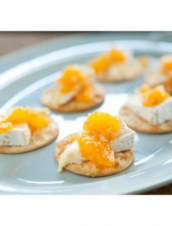 Brie With Cardamom-Scented Clementine Chutney