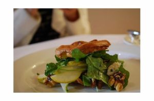 Pear Salad With Walnuts and Blue Cheese