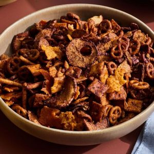Apple-Cheddar Cheez-It Snack Mix