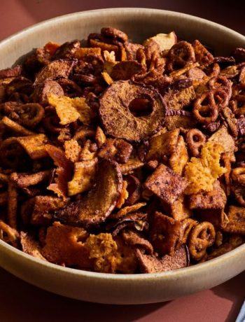 Apple-Cheddar Cheez-It Snack Mix